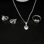 Ensemble en argent collier , boucle d'oreille et bague