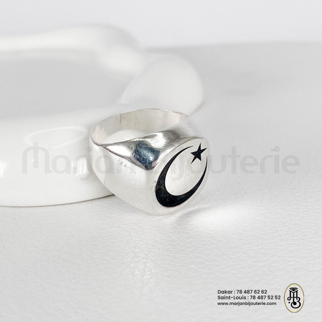Bague chevalière argent avec motif fond noir