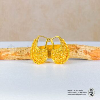 Boucles d'oreilles en or ciselé et perlé✨