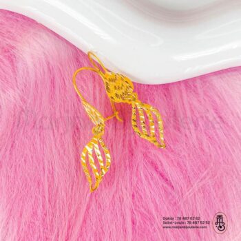 Boucles d'Oreilles Pendantes Cœur et Feuilles Ciselées en Or 18K✨💛