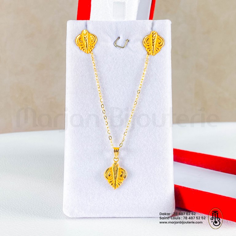 Parure Royale_Pendentif et boucles gravés en Or 18k✨💛