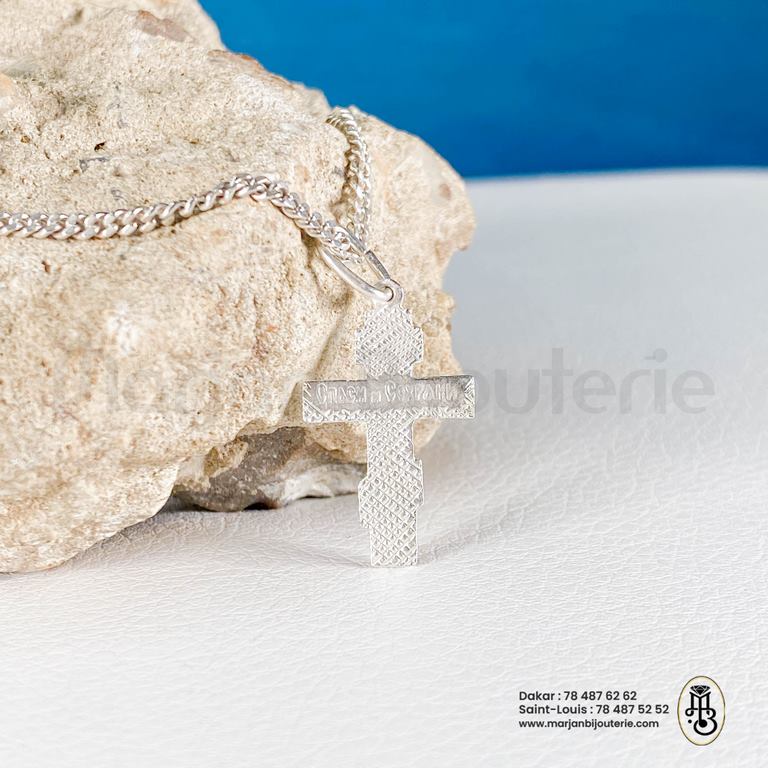 chaine croix argentIMG_7574